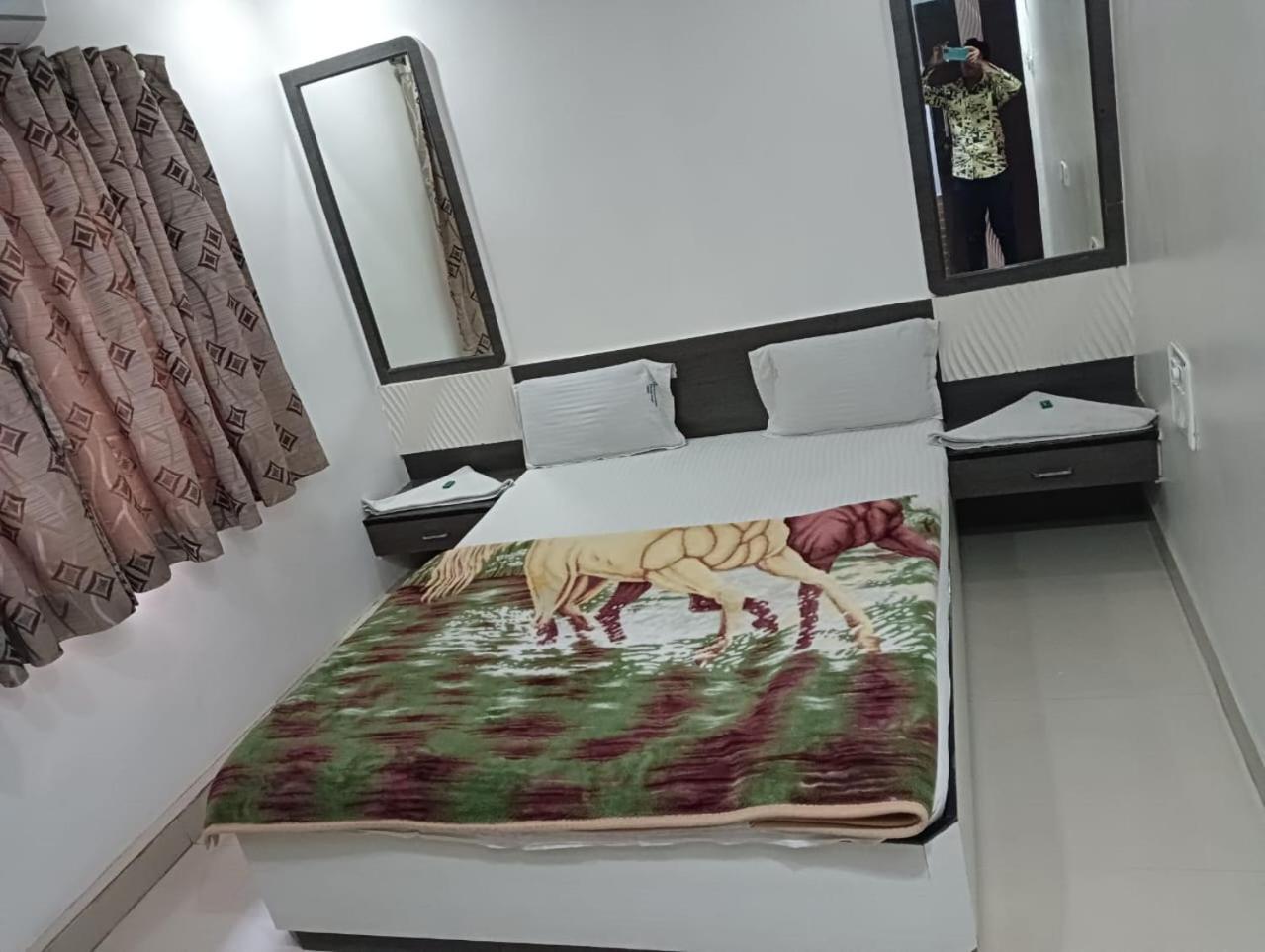 Hotel Shri Sai Darshan Shirdi Exterior foto